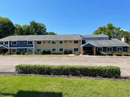 Nichols Inn & Suites
