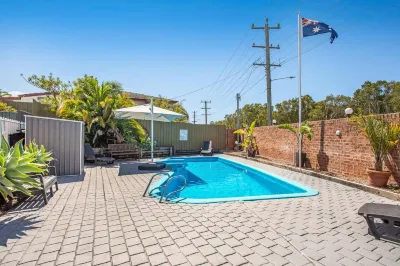 Lake Macquarie Motor Inn Hotels in Marks Point