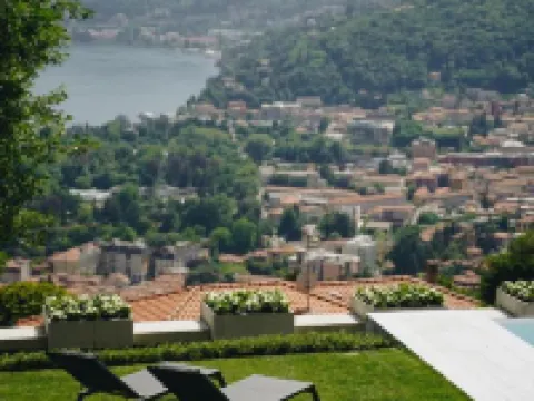 ヴィラ アルマナ チェルノッビオのホテル