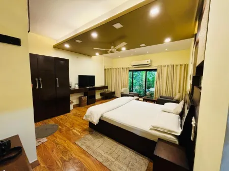 Royal Palms Luxury Service Apartment Отели рядом с достопримечательностью «Ramtek Fort Temple»