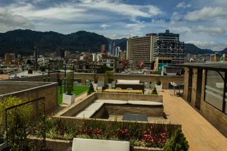 Apartahotel Connect Bogotá Отели рядом с достопримечательностью «Библиотека Луиса Анхеля Аранго»