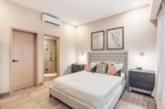 Breakfast Included at Regatta Living II 203 Hotels in 