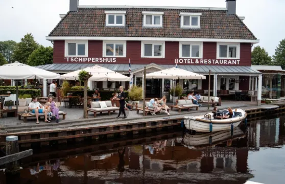 泰爾和奈海港俱樂部酒店