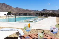 Oro y Luz - Pools