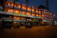 Hotel Jc Grand - Hostels