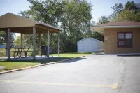 OYO Travelier Motel - Parkering