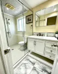 Bright&Modern Space Perfect for couple and Family Step to public transit in Toronto - 3 Yıldız