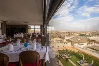 بالايس أومياد سويتس آند سبا