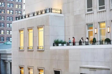 Four Seasons Hotel New York Downtown Отели рядом с достопримечательностью «Institute for the Study of the Ancient World at NYU»