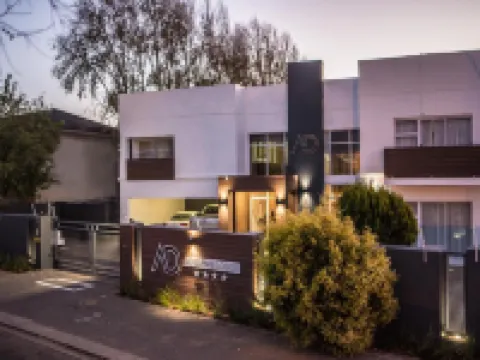 Adelante Lodge Hotels near SA Armour museum