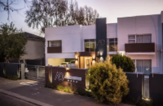 Adelante Lodge Hotel di 