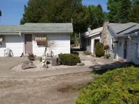 Cedar Vista Motel Hotels in Tobermory