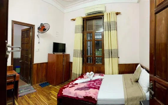 南芳河畔別墅酒店