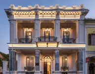 ザ ボールド タイプ ホテル Hellenic Open University Laboratories周辺のホテル