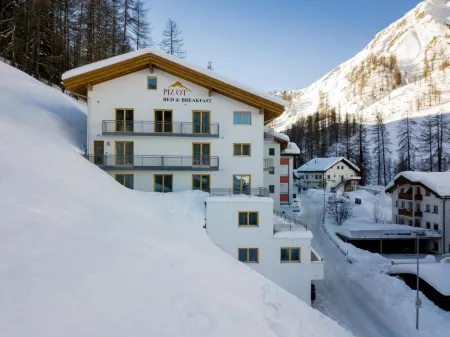 Piz Ot Отели в г. Замнаун