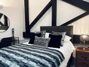 Exclusive and Modern - Bradford City Centre- 85" Cinema TV