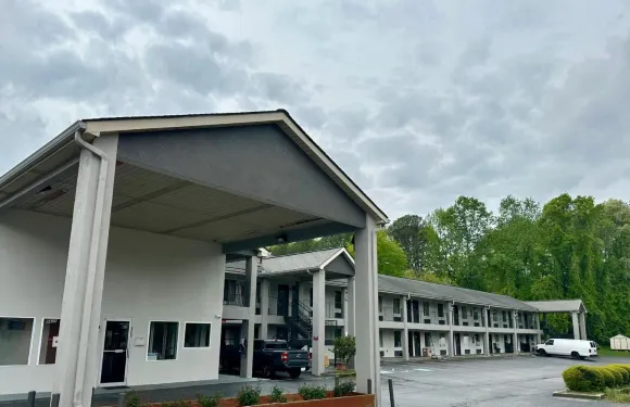 瓊斯伯勒經濟酒店