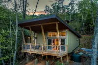 Pilot Cove Hotels in Boyd