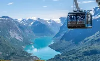 Mountain & Fjord View Apartment | Private Garden & Hot Tub - Wifi