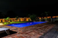Casa Mia Lodge & Restaurant - Pools