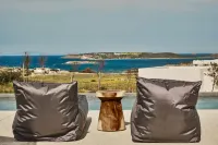 Ovea Paros - Uima-altaat