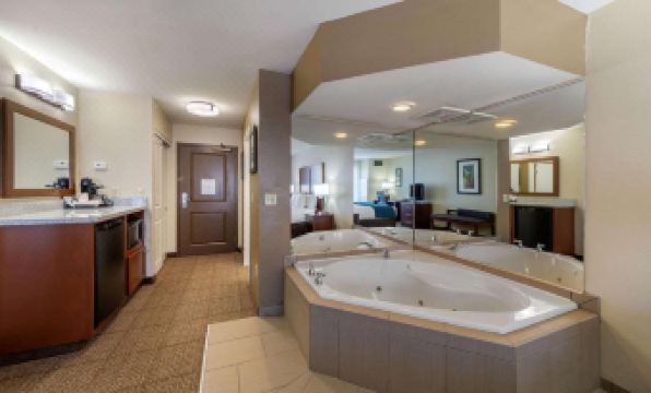 Comfort Inn & Suites Northern Kentucky