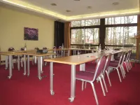 Le Grand Monarque Hotels in Vert-Saint-Denis