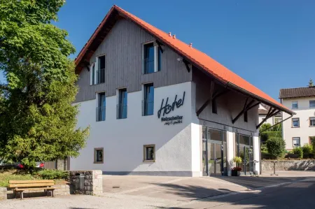 Hotel Holzscheiter Отели в г. Йештеттен