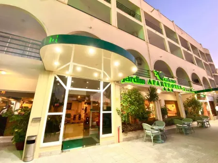 Aparthotel Calema Avenida Jardim Отели в г. Monte Gordo