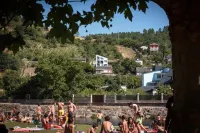 Hostal Tres Campanas Hotels in Ambasmestas