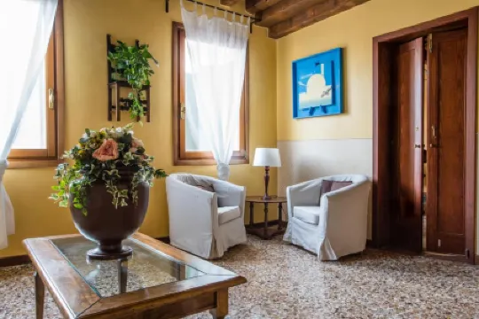 Locanda Ai Santi Apostoli Отели рядом с достопримечательностью «Церковь Святых Апостолов»