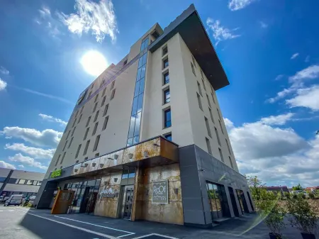 B&B Hotel Clermont-Ferrand A71-A75 la Méridienne Отели рядом с достопримечательностью «Музей Баргуэна»