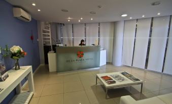 De la Plaza Hotel