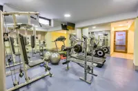 Golden Time Hotel Các khách sạn ở Brasov