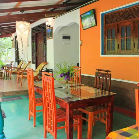 Senura Home Stay