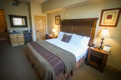 Amazing Mountain Views and Full Kitchen Hotels near Express Factory Outlet
