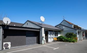 Merivale Court Motel & Apartments