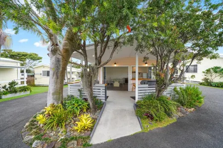 Little Palm Cabins Отели в г. Dunbogan