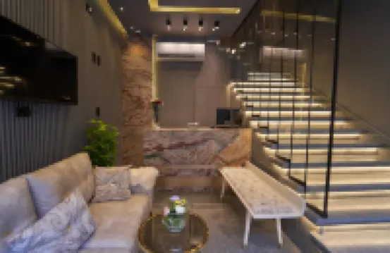 Gold's Pyramids Hotel