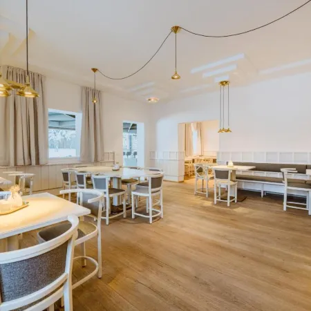 Crystls Aparthotel