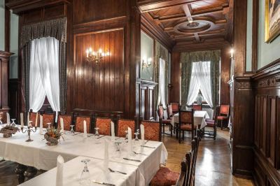 レストラン ザメク クリチュクフ セントラム コンフェレンツィーノ ヴィポチェンコヴェの写真