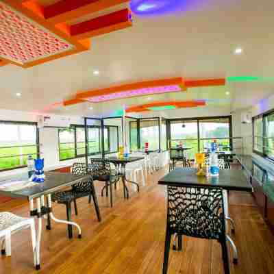 Harmony Houseboats Dining/Meeting Rooms