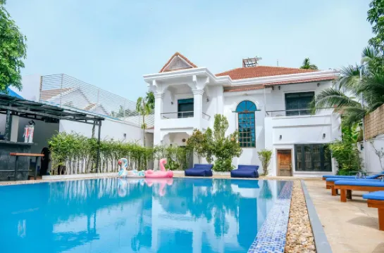 Last Summer Hostel Bar