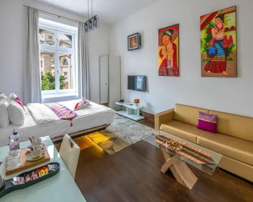 Andrassy Thai Hotel Hotels near Varhegy