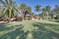 Pool & Hot Tub: Spacious Villa in Coral Springs!