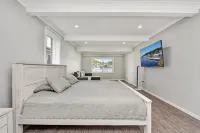 Balmoral Waterfront Escape at Lake Macquarie Hotels in Fishing Point