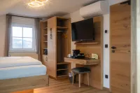 Landgasthof Am Sonnenhang Hotels in VohenstrauB