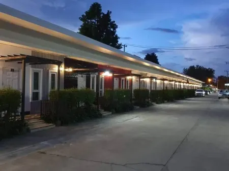 Babaline Hotel Отели рядом с достопримечательностью «Wat Chiang Ei Si Mongkol Wararam»