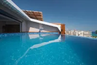 Green Garden City Luxury Apartments - Infinity Pools