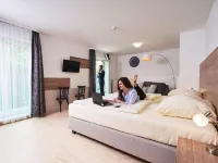 Europahaus Wien Hotels near 13. Hietzing